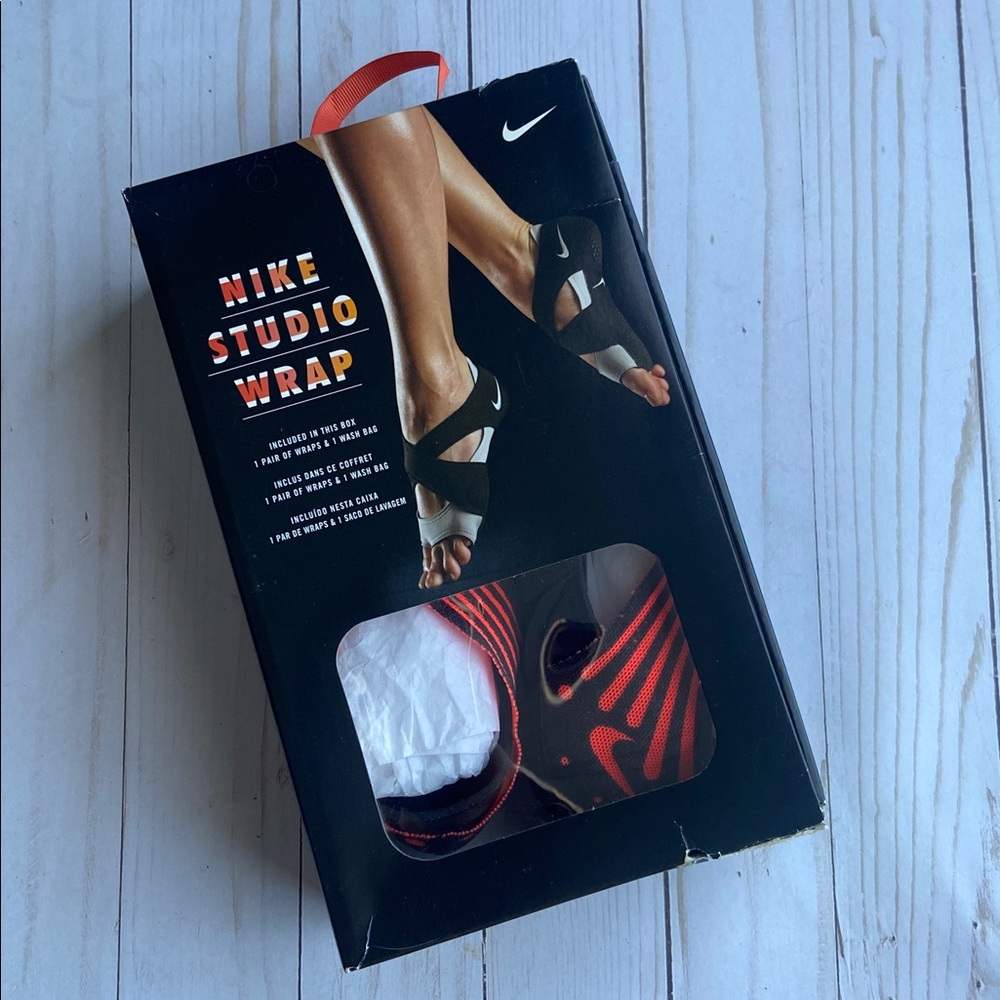 WOMENS NIKE STUDIO WRAP SIZE 8 NEW NEVER WORN